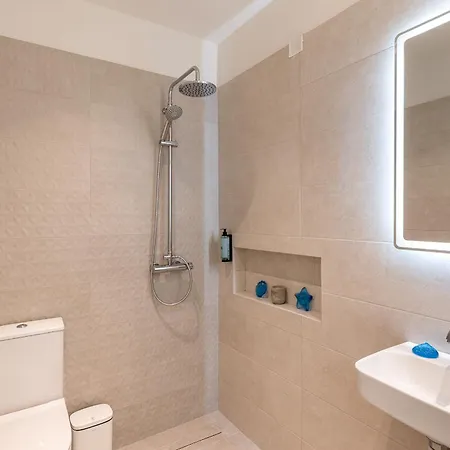 Palos Luxury Suites Apartment Kini