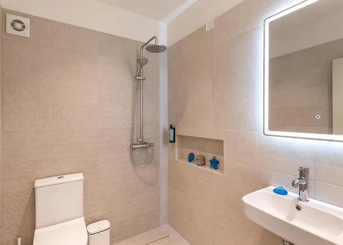 Palos Luxury Suites Apartment Kini