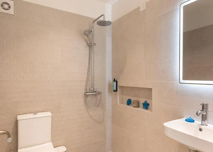 Palos Luxury Suites Apartment Kini